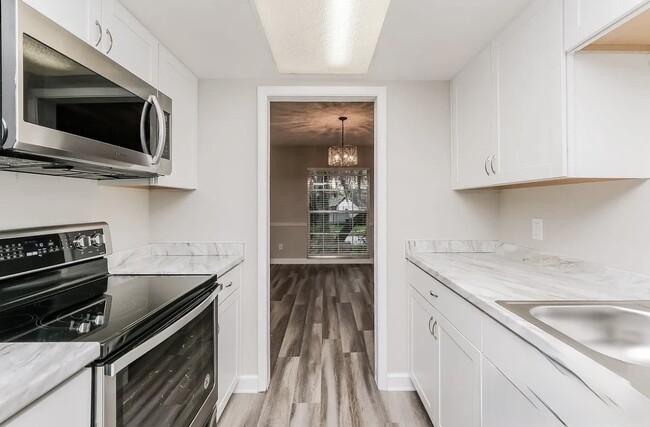 3684 Woodhill Dr in Brandon, FL - Building Photo - Building Photo