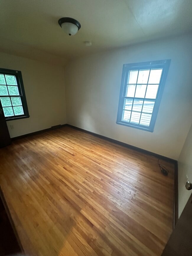 property at 2620 Linden Ave