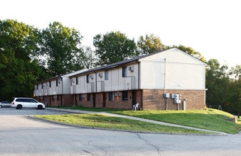 Orange Village in Hermitage, PA - Foto de edificio - Building Photo