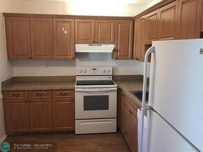 1800 N Lauderdale Ave in North Lauderdale, FL - Building Photo - Building Photo