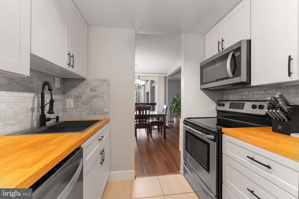 6300 Stevenson Ave in Alexandria, VA - Building Photo