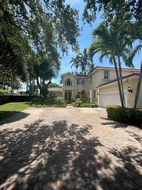 8440 SW 165th Terrace in Palmetto Bay, FL - Building Photo