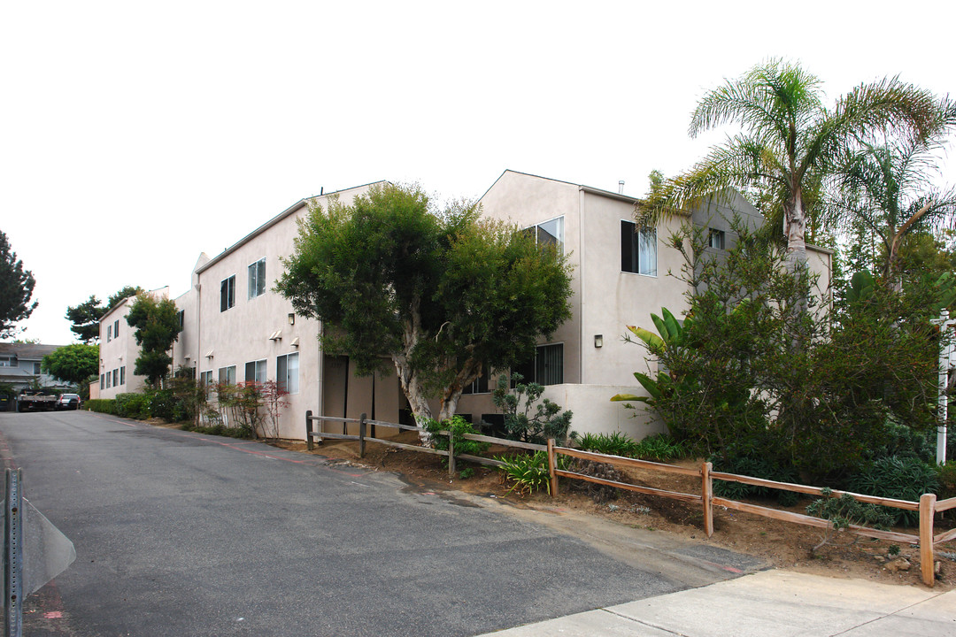 1397 N Vulcan Ave in Encinitas, CA - Foto de edificio