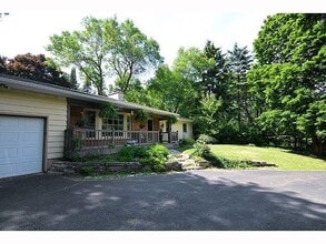 1418 E Skyline Dr in Madison, WI - Foto de edificio - Building Photo