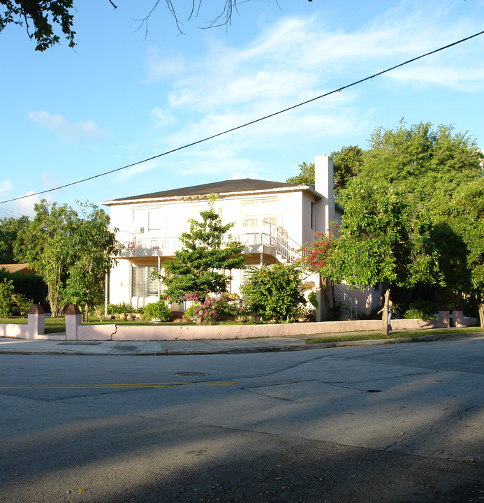 7700 NE 5th Ave in Miami, FL - Foto de edificio