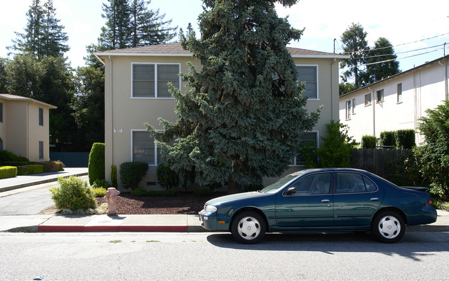 925 Oak Ln in Menlo Park, CA - Building Photo - Building Photo