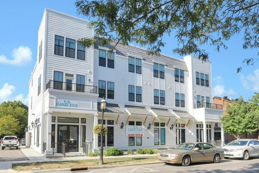 31 W Waterloo St in Canal Winchester, OH - Building Photo