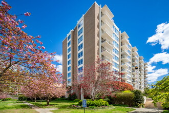 1425 4th St SW, Unit 712 in Washington, DC - Building Photo - Building Photo