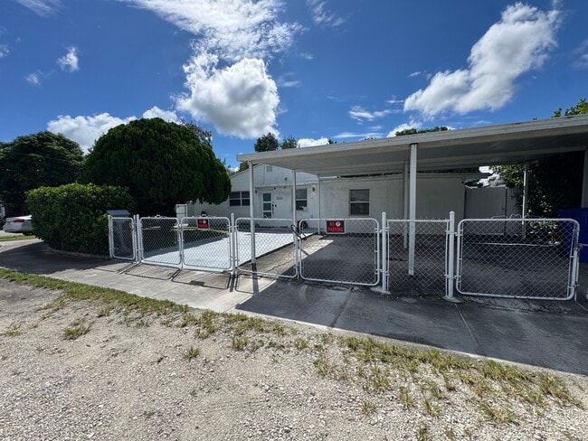 7200 SW 4th St, Unit 1 in Miami, FL - Building Photo - Building Photo