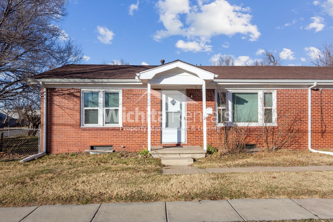 2224 W 31st St S in Wichita, KS - Foto de edificio