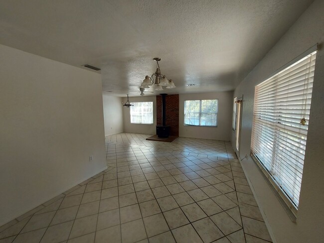 16840 SE 52nd Pl in Ocklawaha, FL - Building Photo - Building Photo