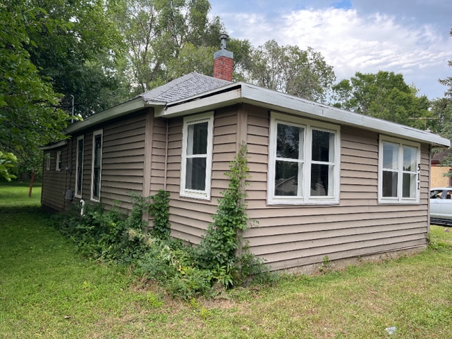 property at 511 W 9th St