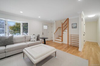 19 Pine Tree Ln in East Quogue, NY - Building Photo - Building Photo