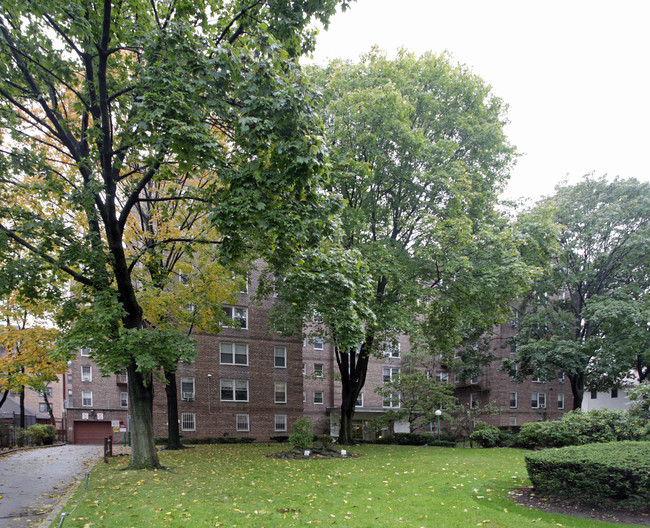 Winston Hall in Jamaica, NY - Building Photo - Building Photo