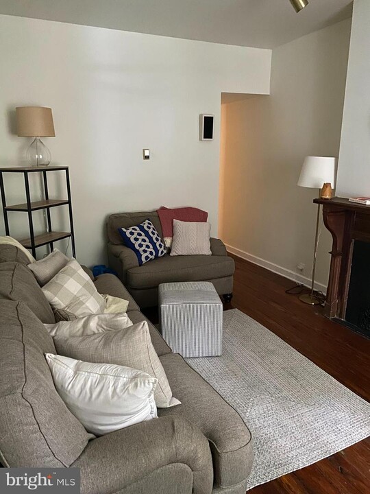 824 N 21st St-Unit -1 in Philadelphia, PA - Building Photo