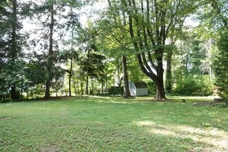 87 Henry St in Windsor, CT - Building Photo - Building Photo