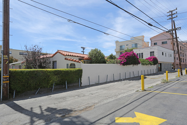 1811 Veteran Ave in Los Angeles, CA - Building Photo - Building Photo