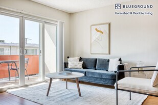 4851 Hazeltine Ave in Los Angeles, CA - Building Photo