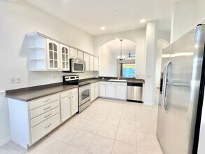 14977 Toscana Way in Naples, FL - Foto de edificio - Building Photo