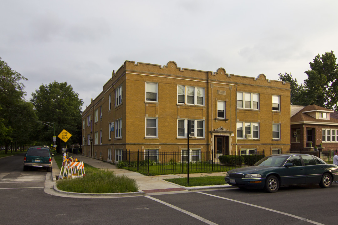 2950 N Kolmar Ave in Chicago, IL - Building Photo