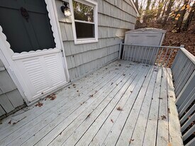 23 Pilgrim Dr, Unit 1 in Port Jefferson, NY - Building Photo