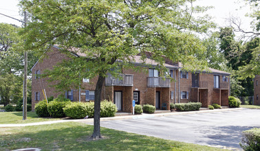 River Oaks Apartments in Norfolk, VA - Foto de edificio - Building Photo