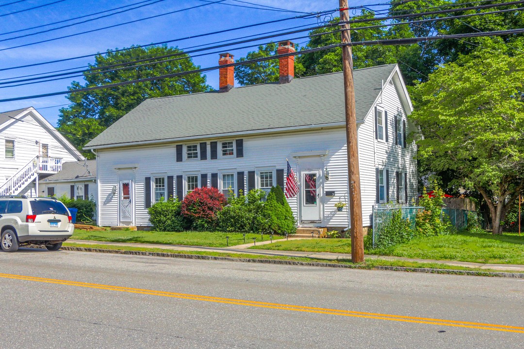 33 Providence St in Taftville, CT - Building Photo