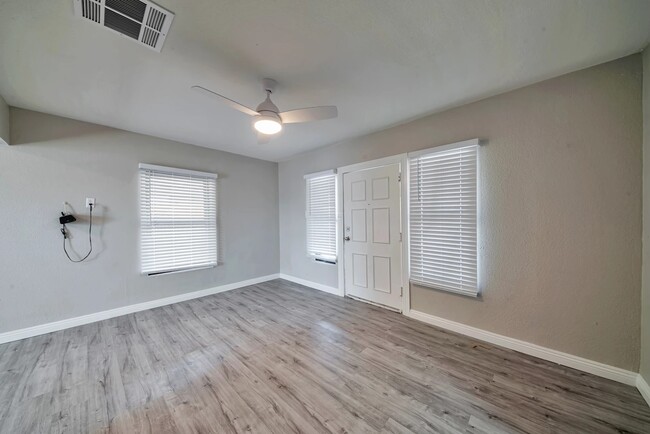 830 S 15th Ave in Phoenix, AZ - Foto de edificio - Building Photo