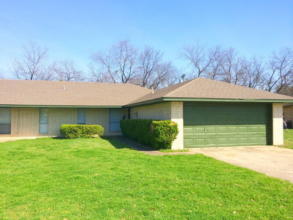 1238 Misty Ln in Duncanville, TX - Building Photo