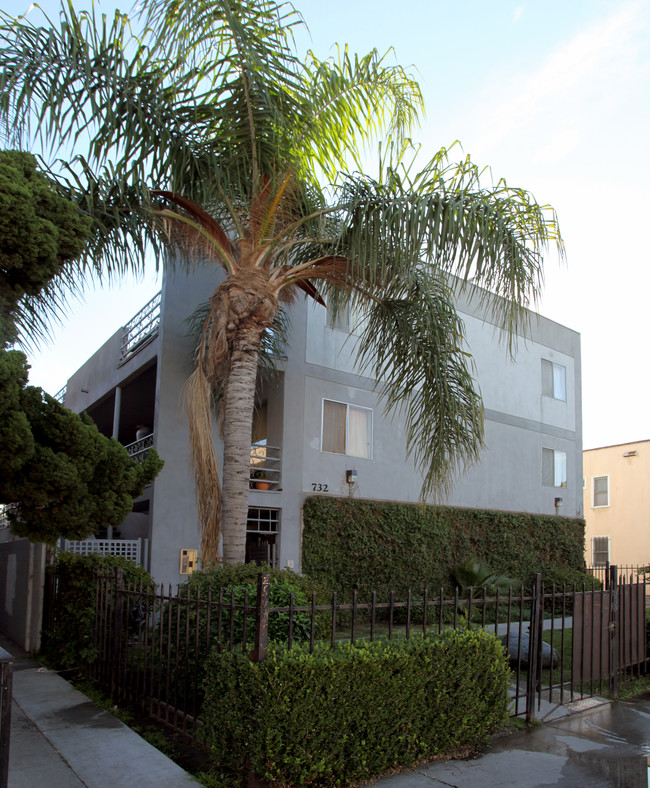 732 Olive Ave in Long Beach, CA - Building Photo - Building Photo