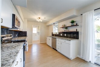 1120 Mahlmann St in Rosenberg, TX - Building Photo - Building Photo