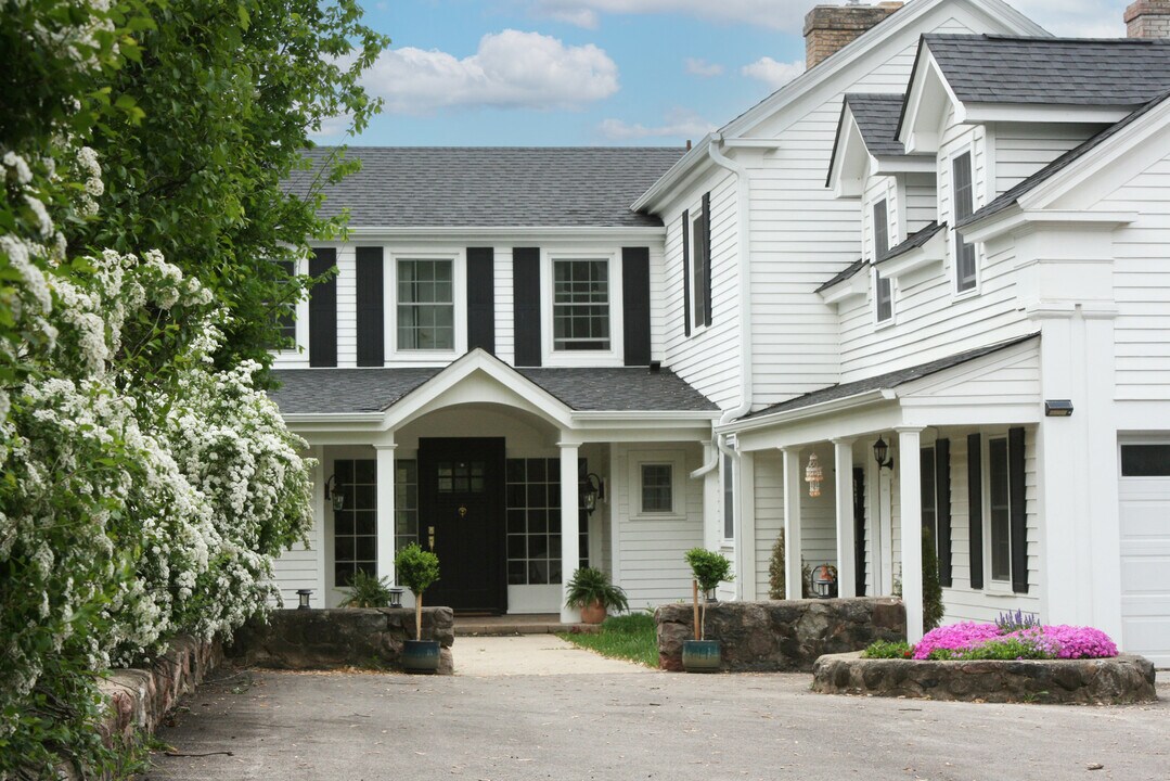 708 S Rose Farm Rd in Woodstock, IL - Building Photo