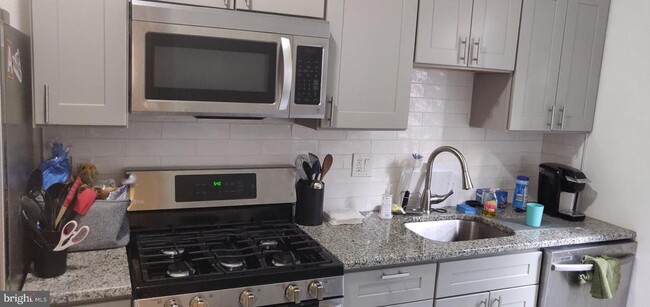 2105 N 17th St in Philadelphia, PA - Building Photo - Building Photo