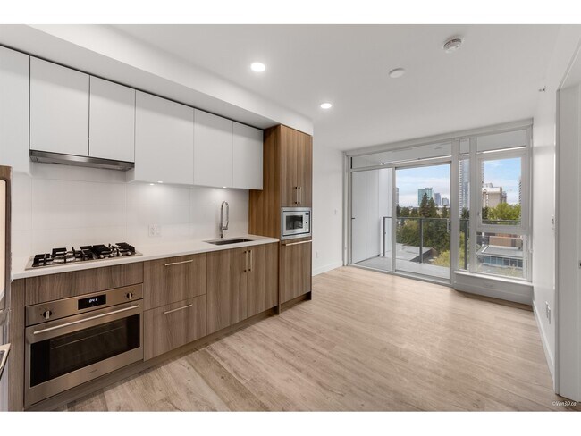 9675-9675 King George Blvd in Surrey, BC - Building Photo - Building Photo