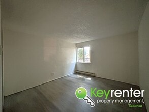 8551 Zircon Dr SW in Lakewood, WA - Building Photo - Building Photo