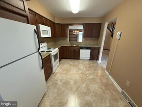 305 Ward Ct in Southampton, PA - Building Photo - Building Photo