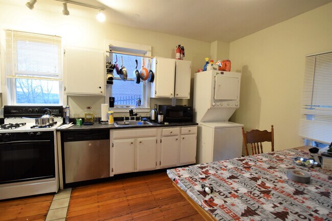 839 Parker St, Unit 2 in Boston, MA - Foto de edificio - Building Photo