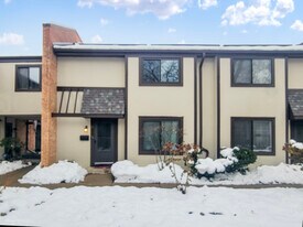 1750 Henley St in Glenview, IL - Building Photo