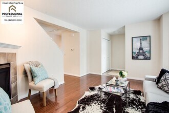 9223 Scott Ln NW in Edmonton, AB - Building Photo - Building Photo