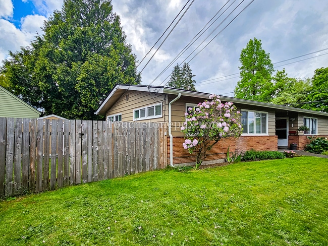 11970 SW 11th St in Beaverton, OR - Building Photo - Building Photo