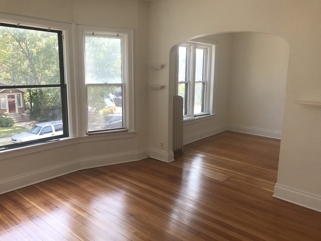 2471 S Howell Ave, Unit Upper Flat in Milwaukee, WI - Building Photo - Building Photo