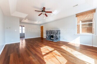 4406 N Sacramento Ave in Chicago, IL - Building Photo - Building Photo