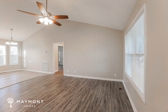 1350 Chucker Dr in Clarksville, TN - Foto de edificio - Building Photo