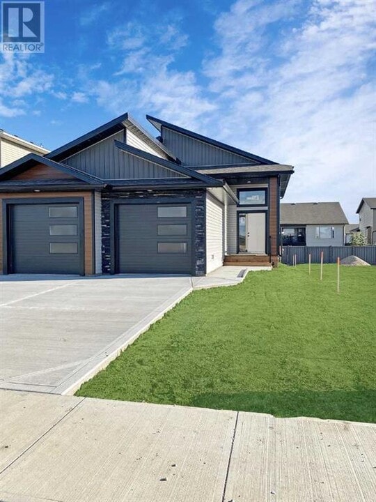 13317 106 St in Grande Prairie, AB - Building Photo