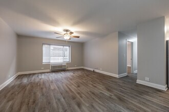 745 W Gordon Ter, Unit 206 in Chicago, IL - Building Photo - Building Photo