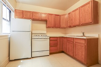 2035 W Wellington Ave in Chicago, IL - Foto de edificio - Building Photo