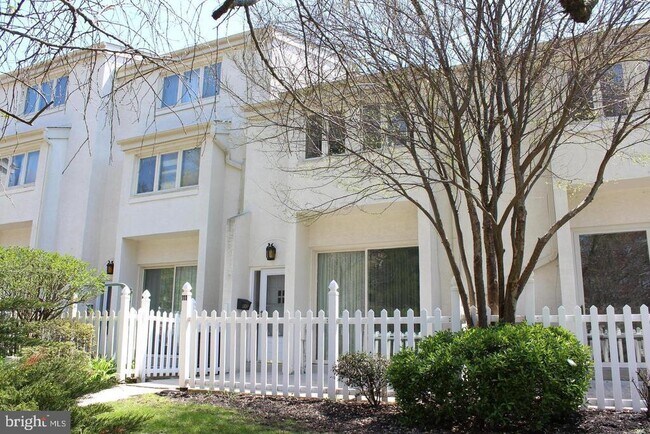111 Montrose Ave in Bryn Mawr, PA - Building Photo - Building Photo