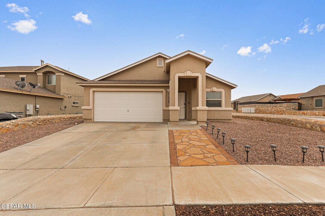 7224 Dust Storm Ln in El Paso, TX - Building Photo