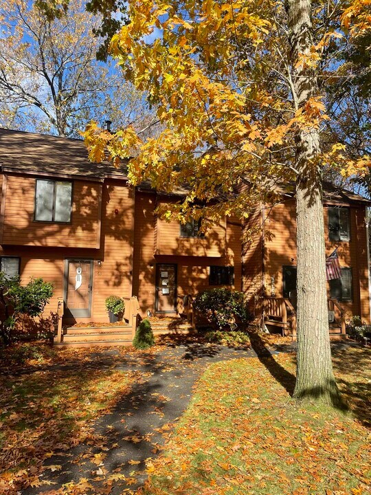 64 Dunvegan Wds Dr in Hampton, NH - Building Photo