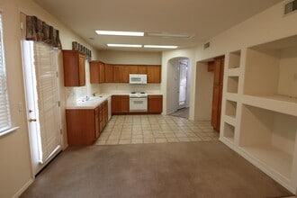 70 W Brittany Ln in Clovis, CA - Building Photo - Building Photo